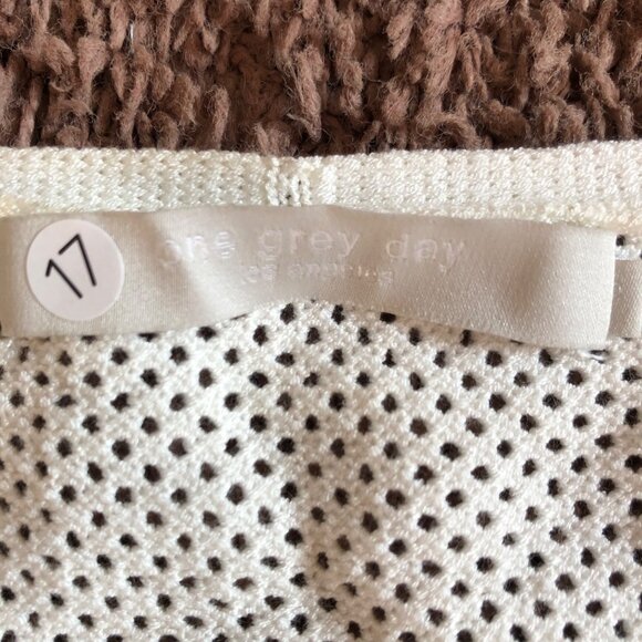 One Grey Day White V-Neck Mesh Knit Long‎ Sleeve Sweater Small NWOT Chic Style - Picture 2 of 7